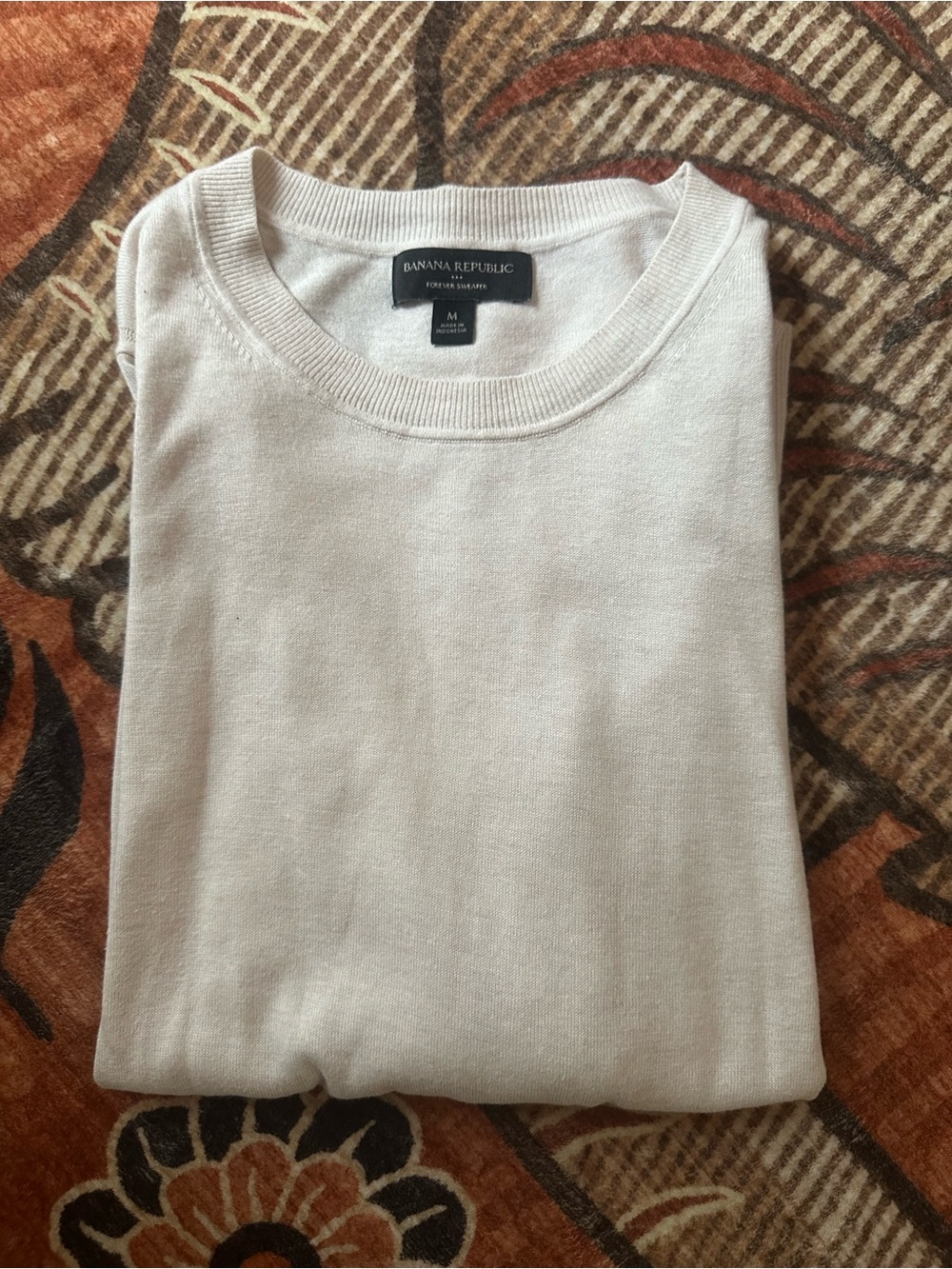 Women’s Banana Republic forever sweater.